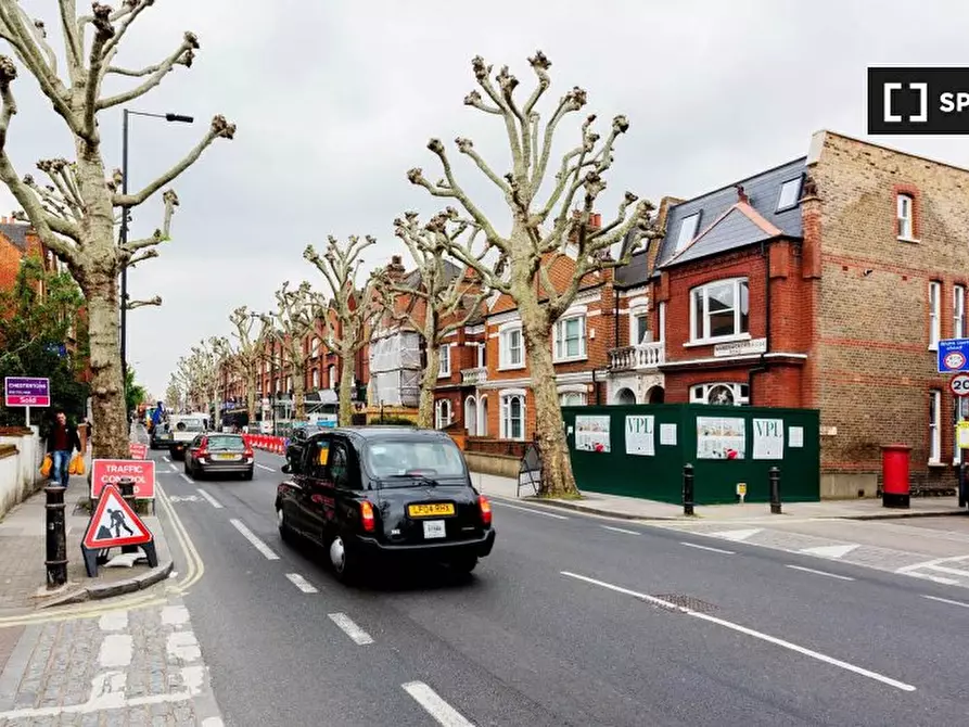 Immagine 17 di Appartamento in affitto  in Second floor flat a Hammersmith