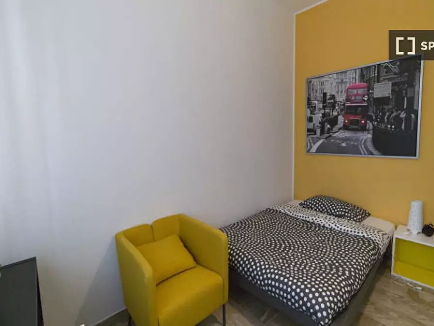 Immagine 2 di Camera condivisa in affitto  in Via Valvassori Peroni a Milano