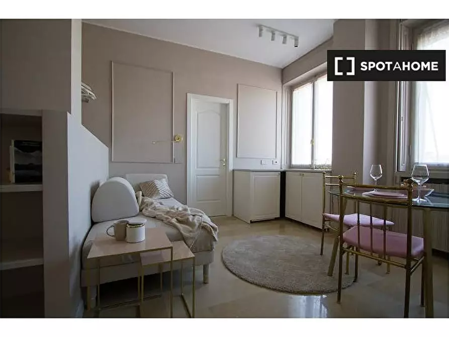 Immagine 3 di Ufficio in affitto  in Via dei Piatti a Milano