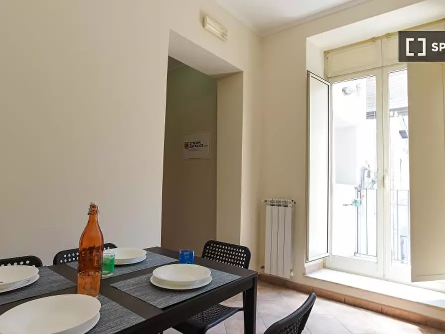 Immagine 18 di Camera condivisa in affitto  in Via Pignasecca n. a Napoli