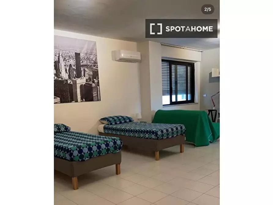 Immagine 17 di Camera condivisa in affitto  in Via Pasquale Frustaci a Napoli