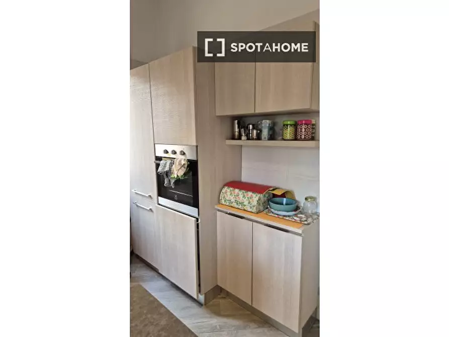 Immagine 10 di Camera condivisa in affitto  in Via Giosuè Borsi a Roma