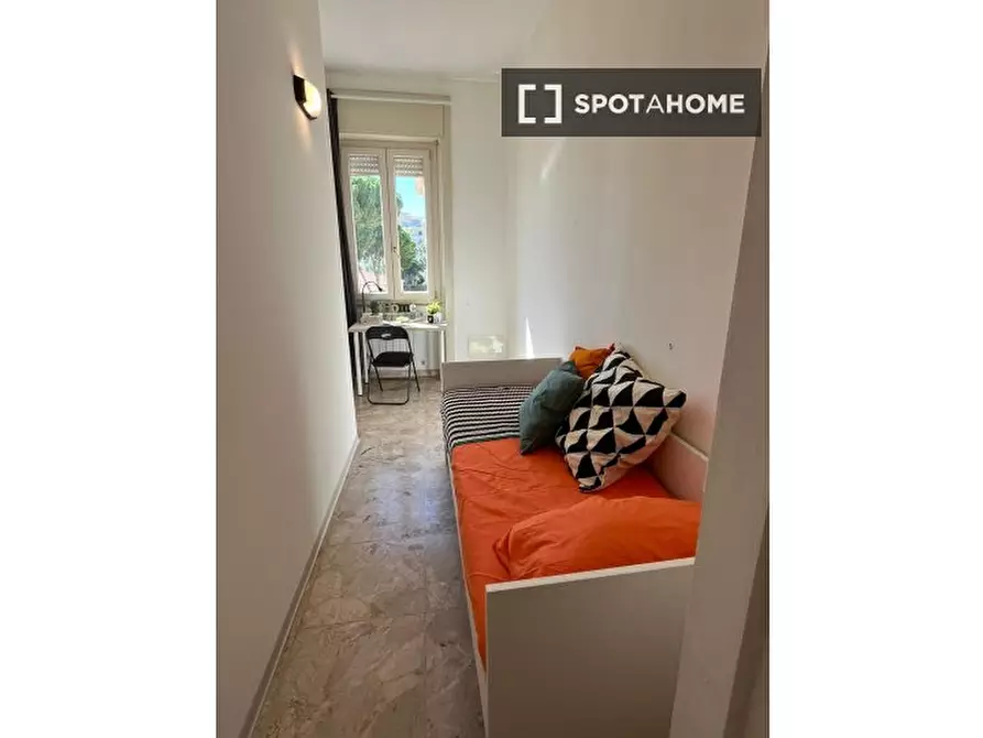 Immagine 18 di Camera condivisa in affitto  in Via Grazia Deledda a Cagliari