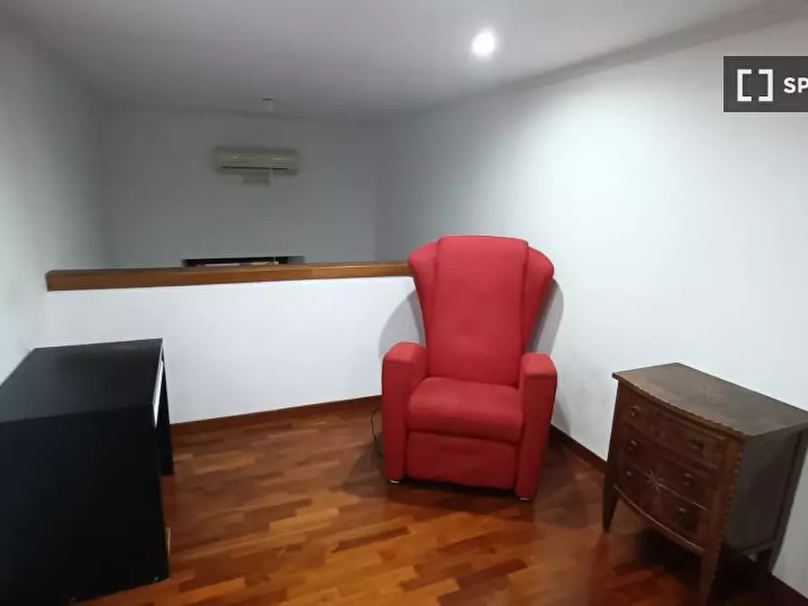 Immagine 10 di Camera condivisa in affitto  in Vico Canalone a Fontana dei Serpi a Napoli