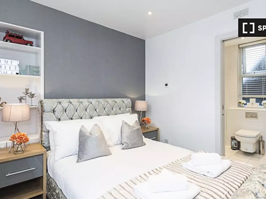 Immagine 14 di Appartamento in affitto  in Kilburn High Rd a Camden Town