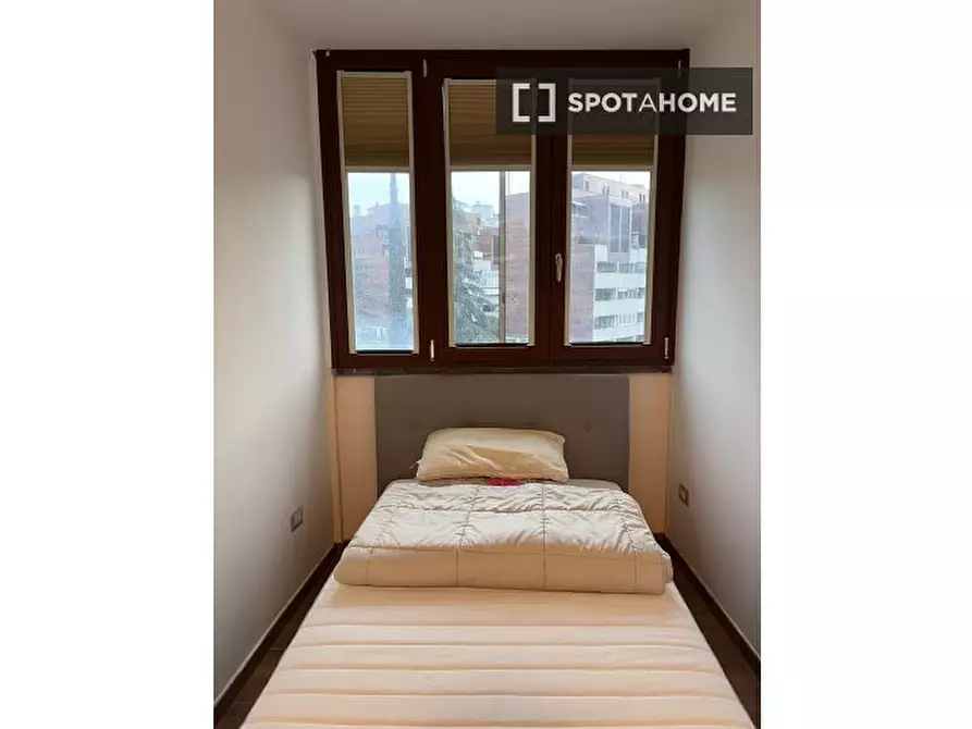 Immagine 4 di Camera condivisa in affitto  in Viale Londra a Roma