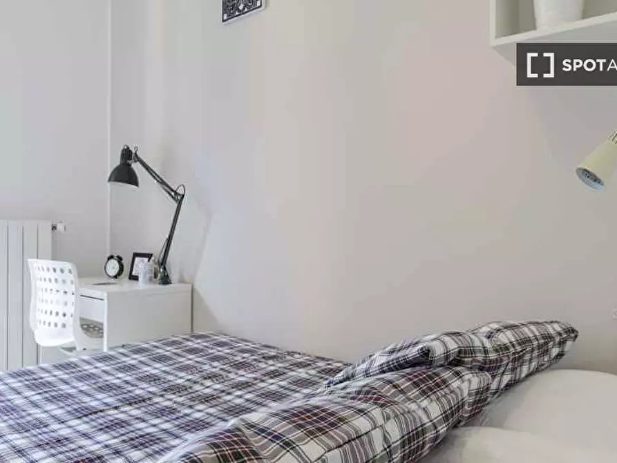 Immagine 2 di Camera condivisa in affitto  in Via Sulmona a Milano