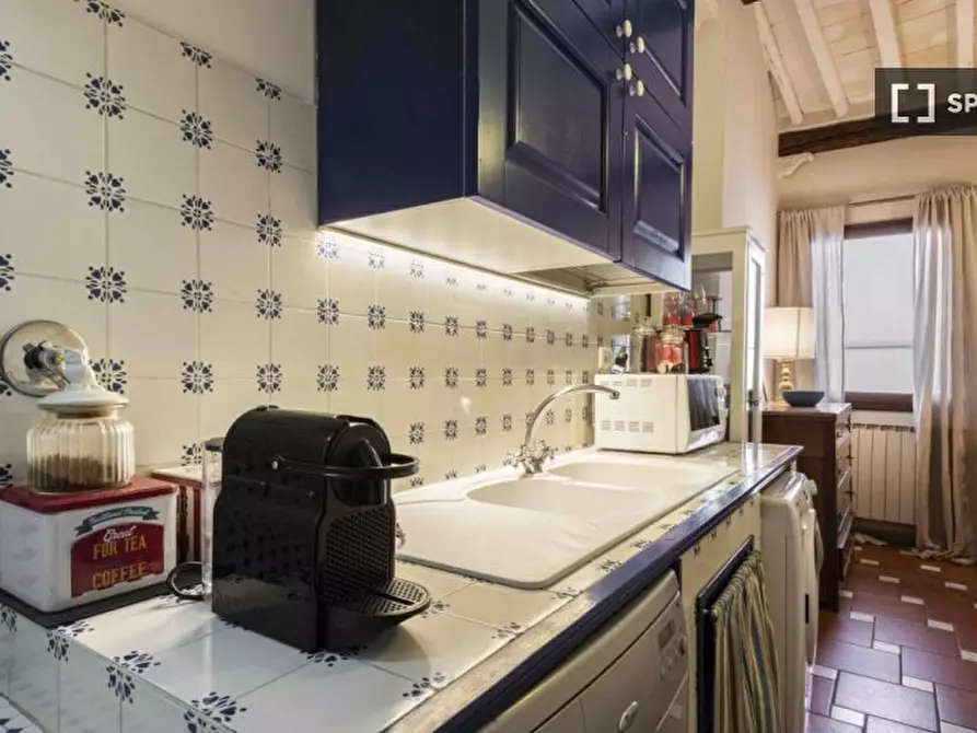 Immagine 6 di Appartamento in affitto  in Borgo S. Frediano a Firenze