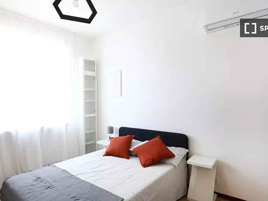 Immagine 2 di Camera condivisa in affitto  in Via Lodovico Pavoni a Milano