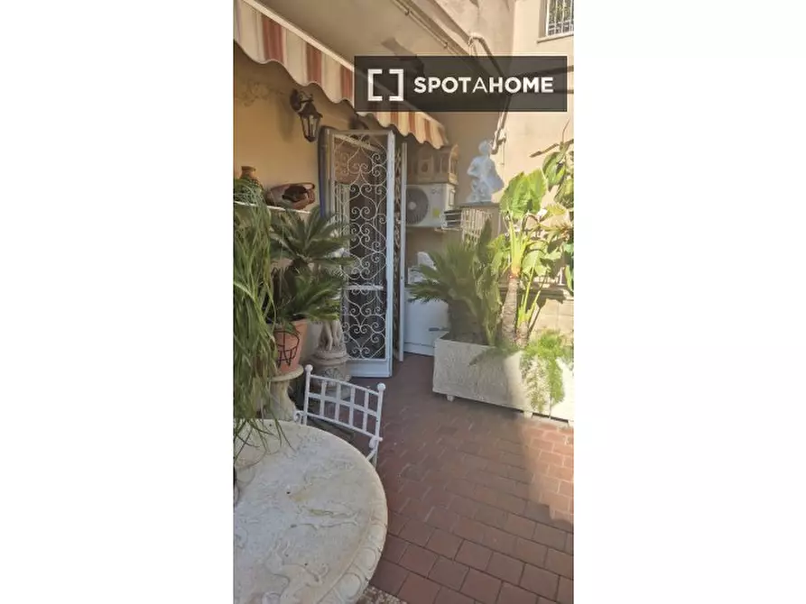 Immagine 8 di Camera condivisa in affitto  in Via Leopoldo Nobili a Roma