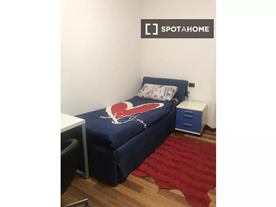 Immagine 3 di Camera condivisa in affitto  in Via Empedocle a Milano