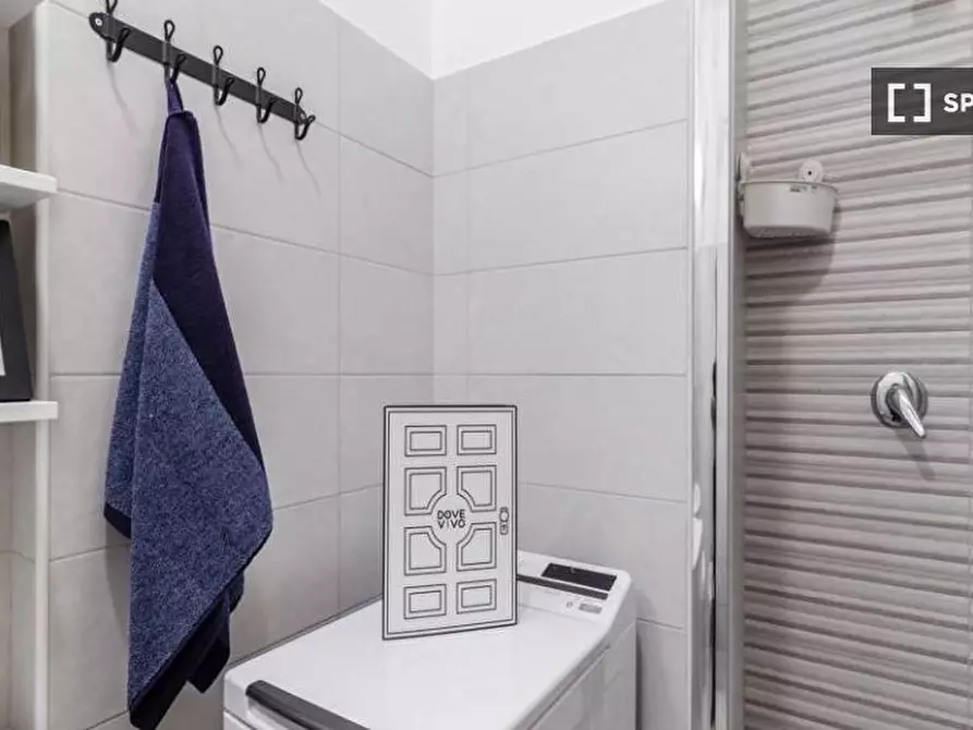 Immagine 15 di Camera condivisa in affitto  in Via Fiume delle Perle a Roma