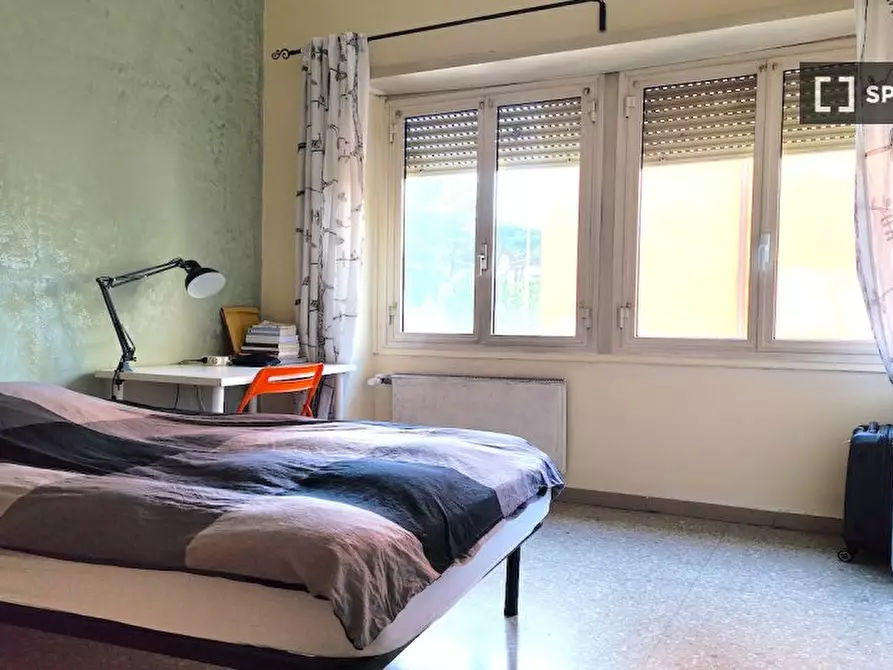 Immagine 1 di Camera condivisa in affitto  in Viale Tirreno, 00141 Roma RM, Italy a Roma