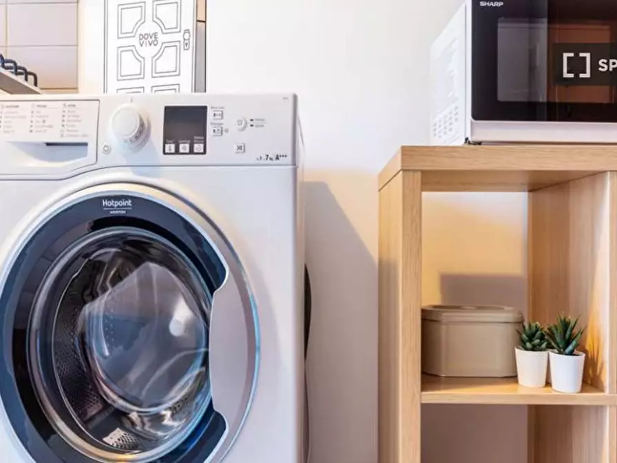 Immagine 10 di Camera condivisa in affitto  in Via Fiume delle Perle a Roma