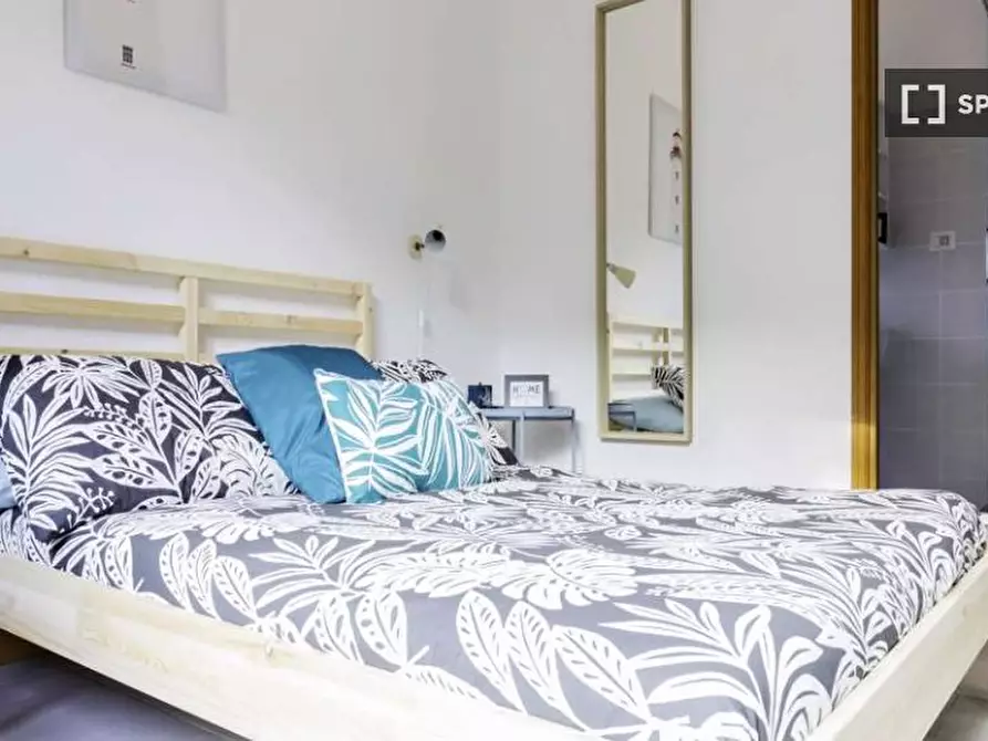 Immagine 1 di Camera condivisa in affitto  in Via Fiume delle Perle a Roma