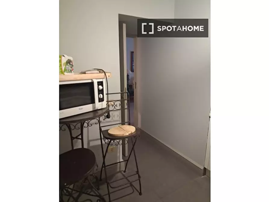 Immagine 14 di Appartamento in affitto  in Via Chiaia a Napoli