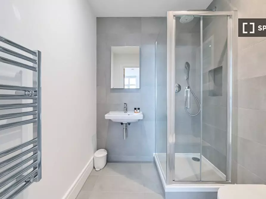Immagine 5 di Appartamento in affitto  in -48 Pyrcroft Rd a 