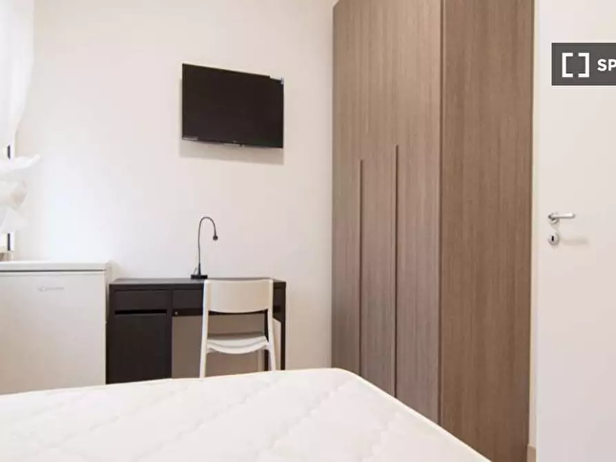 Immagine 2 di Camera condivisa in affitto  in Via Farneti a Milano