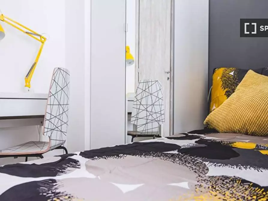 Immagine 2 di Camera condivisa in affitto  in Via Paolo Bassi a Milano