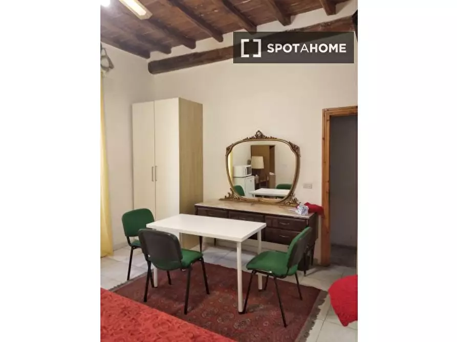 Immagine 1 di Camera condivisa in affitto  in Via dell'Olmata a Roma