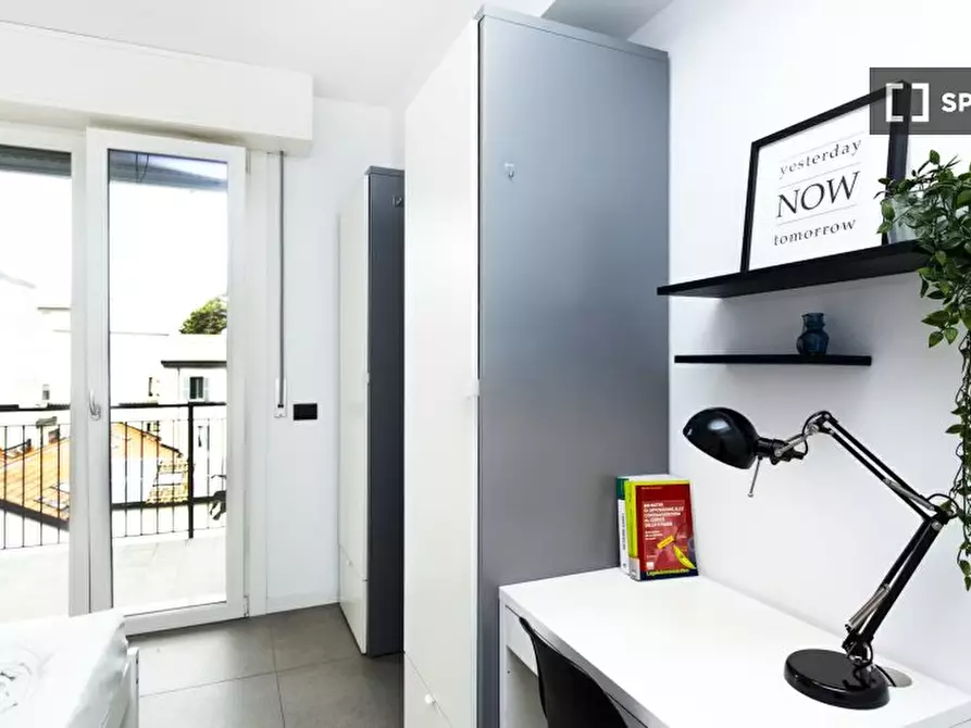 Immagine 3 di Camera condivisa in affitto  in Via Luigi Mercantini a Milano