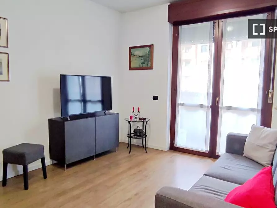 Immagine 1 di Ufficio in affitto  in Piazza Vittorio Veneto a Caronno Pertusella