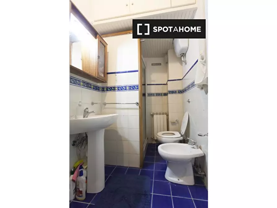 Immagine 6 di Camera condivisa in affitto  in Via Casilina a Roma