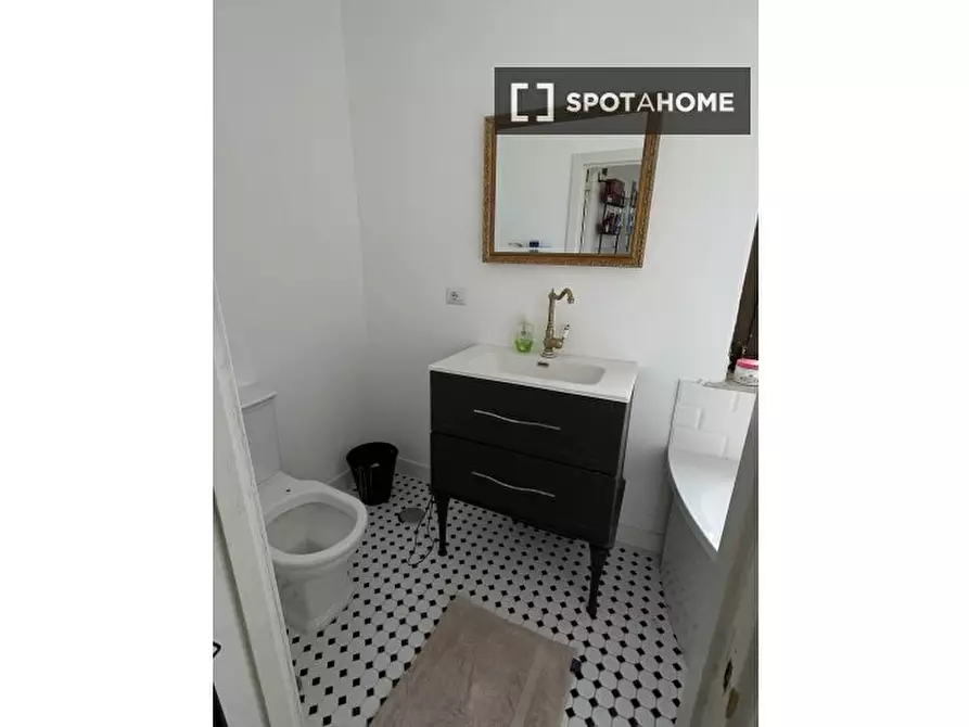 Immagine 9 di Camera condivisa in affitto  in Via Giulia di Gallese a Roma