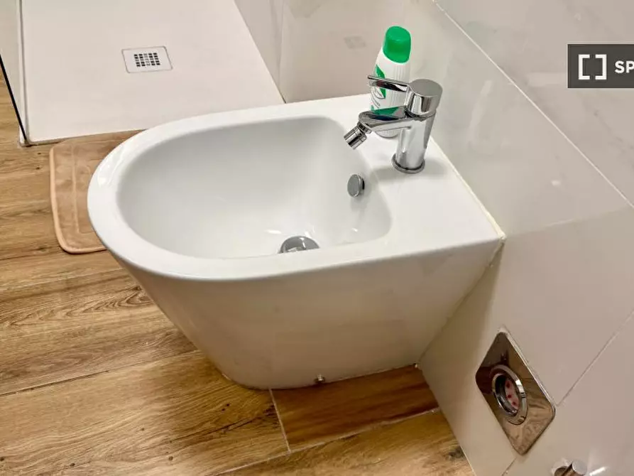 Immagine 18 di Ufficio in affitto  in Via Celeste Negarville a Torino