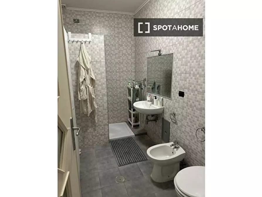 Immagine 4 di Camera condivisa in affitto  in Via Concezione a Monte Calvario a Napoli