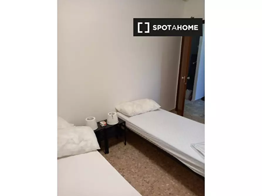 Immagine 2 di Camera condivisa in affitto  in Via Tommaso Salvini a Bologna