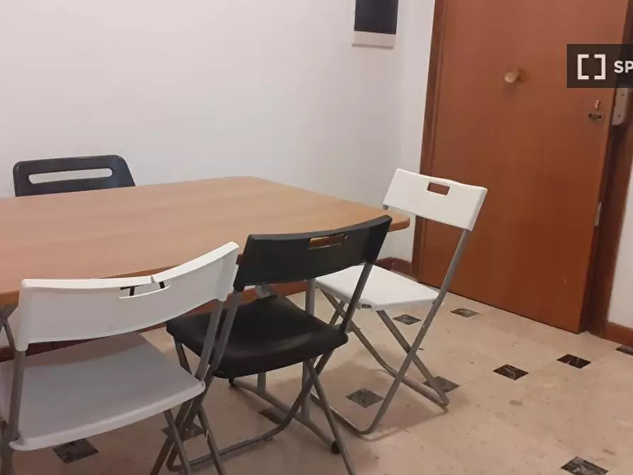 Immagine 2 di Camera condivisa in affitto  in Via Cornelio Magni a Roma