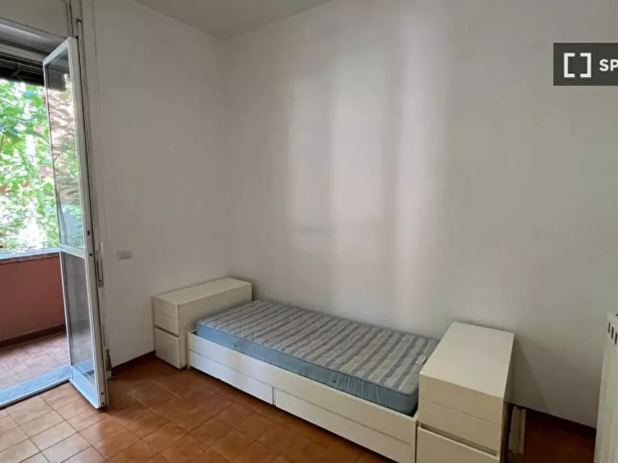 Immagine 10 di Camera condivisa in affitto  in Via Valdinievole a Roma