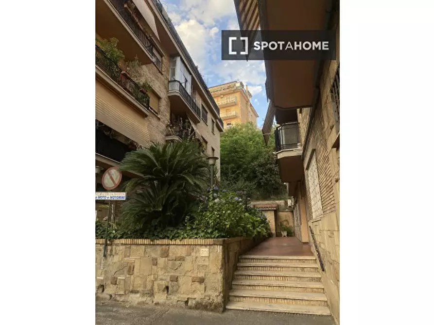 Immagine 8 di Camera condivisa in affitto  in Via dei Monti di Primavalle a Roma