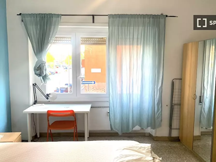 Immagine 2 di Camera condivisa in affitto  in Viale Tirreno, 00141 Roma RM, Italy a Roma