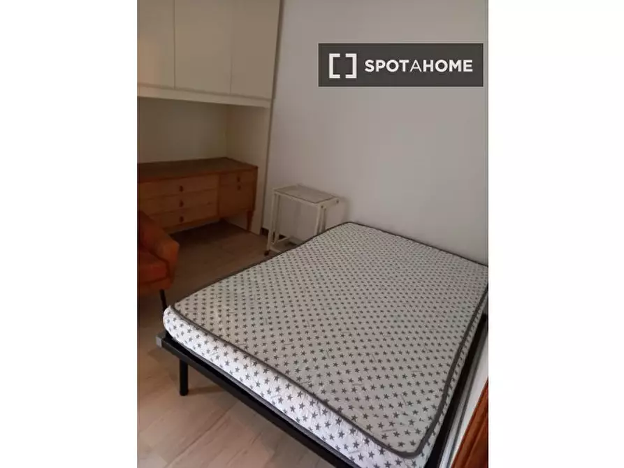 Immagine 1 di Camera condivisa in affitto  in Piazza S. Francesco a Bologna