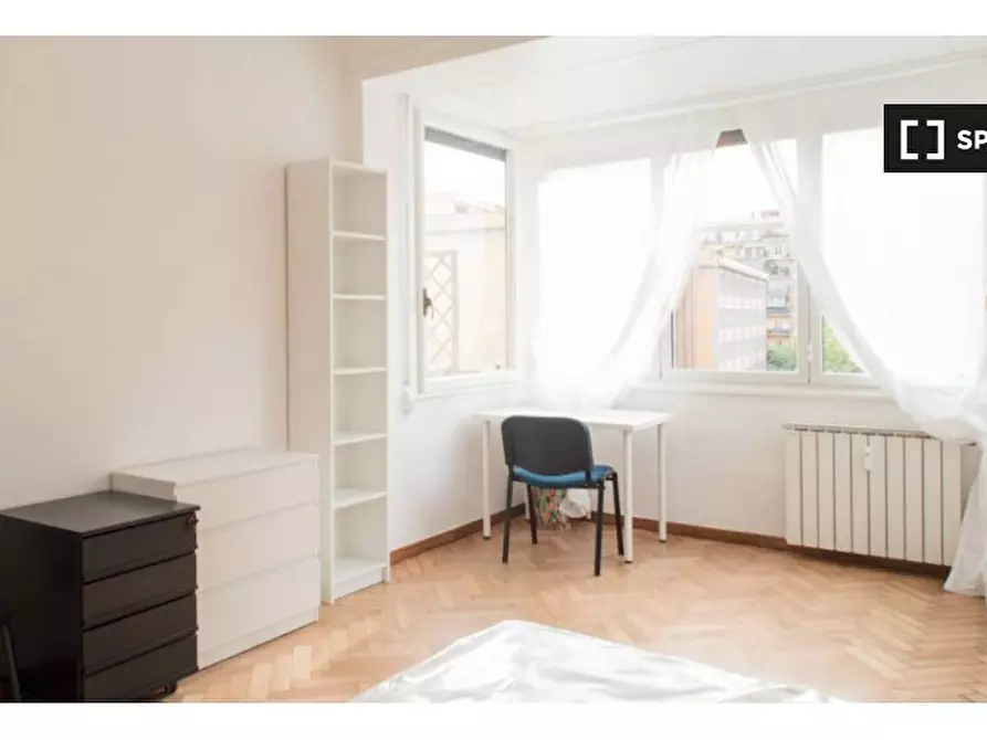 Immagine 17 di Camera condivisa in affitto  in Via Luca Valerio a Roma