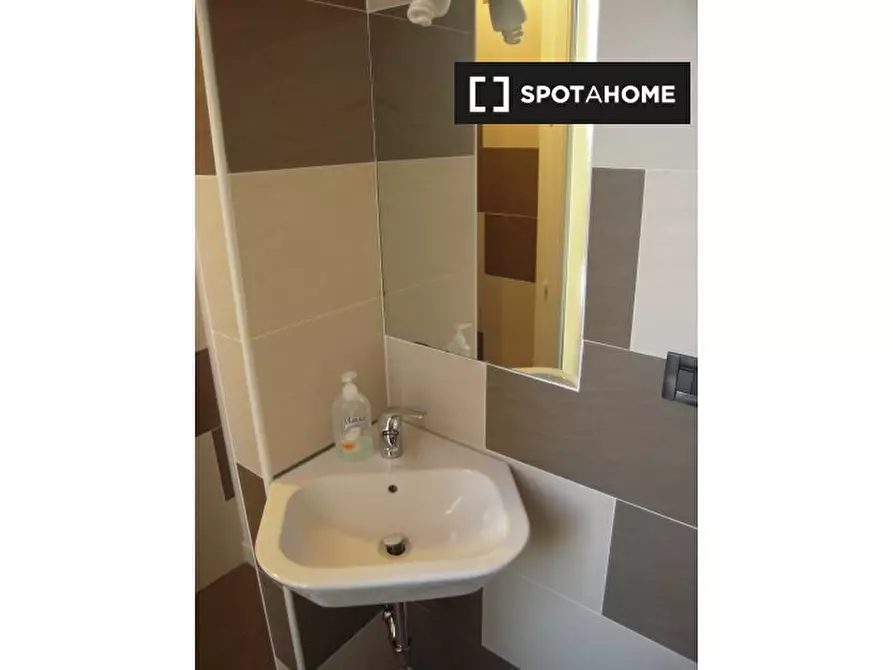 Immagine 17 di Ufficio in affitto  in Via Asiago a Bologna