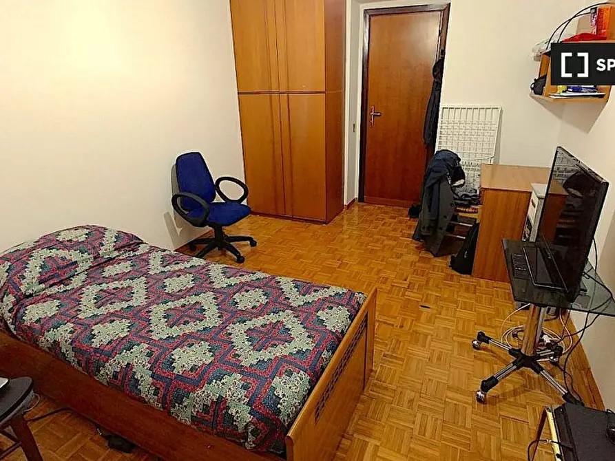 Immagine 6 di Camera condivisa in affitto  in Via Renato Simoni a Roma