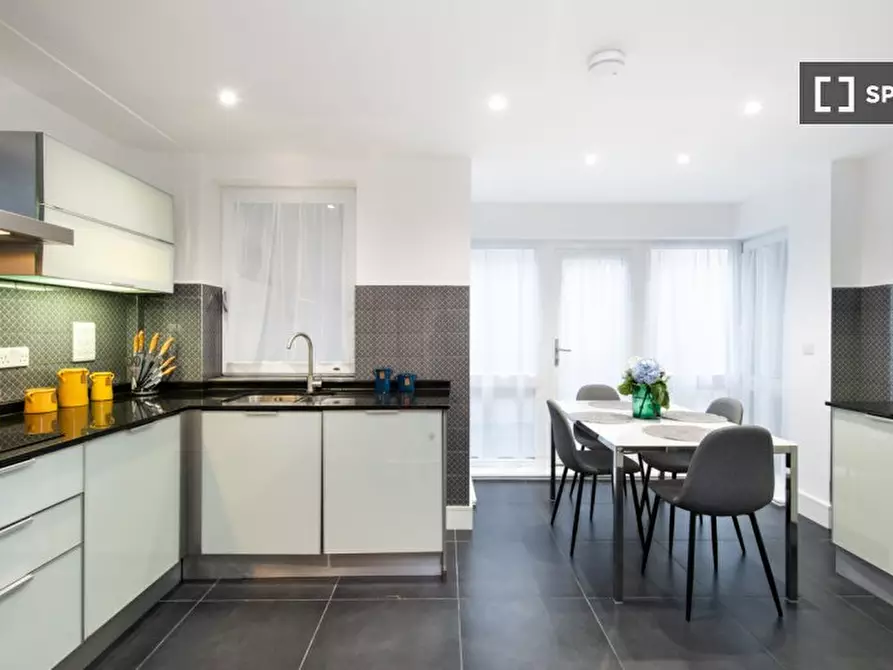 Immagine 3 di Appartamento in affitto  in St John's Hl a Wandsworth