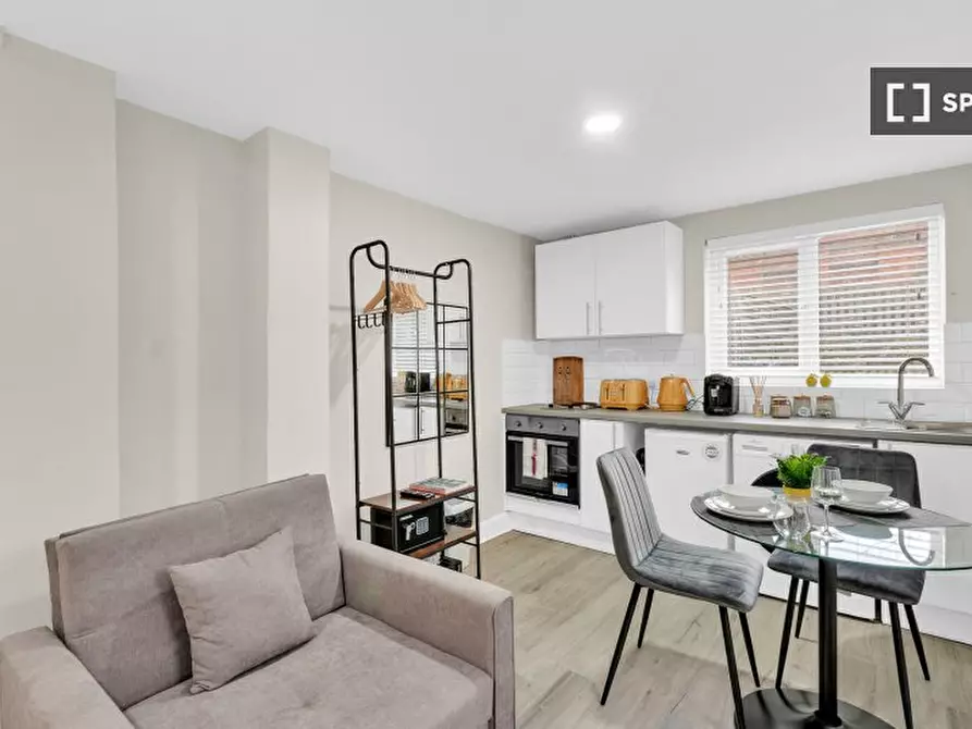 Immagine 5 di Ufficio in affitto  in flat a Tottenham