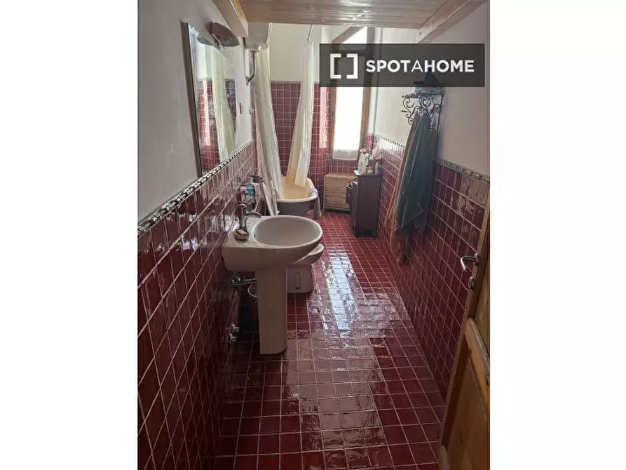 Immagine 8 di Camera condivisa in affitto  in Via Portuense a Roma