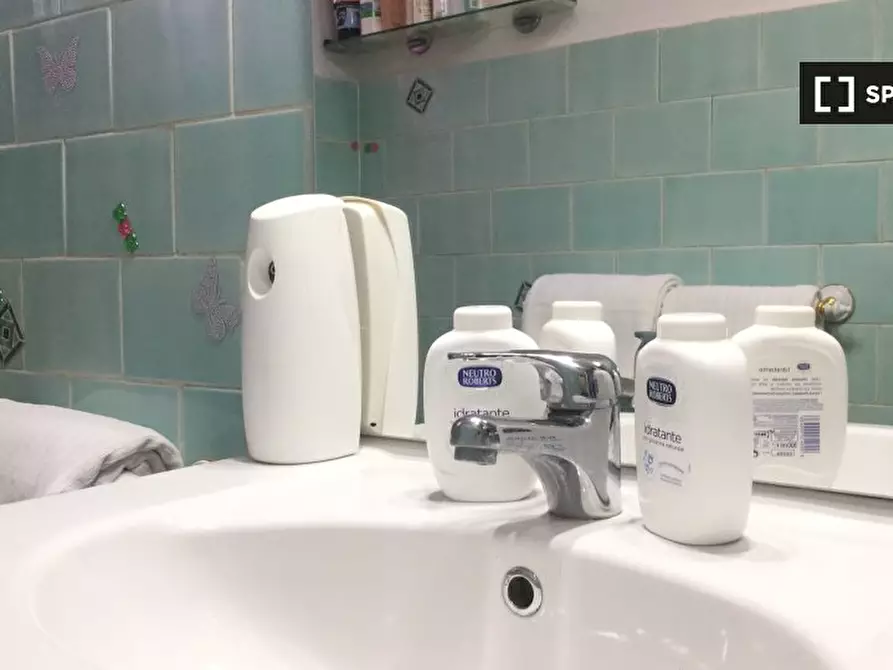 Immagine 12 di Camera condivisa in affitto  in Via Sebastiano Veniero a Roma