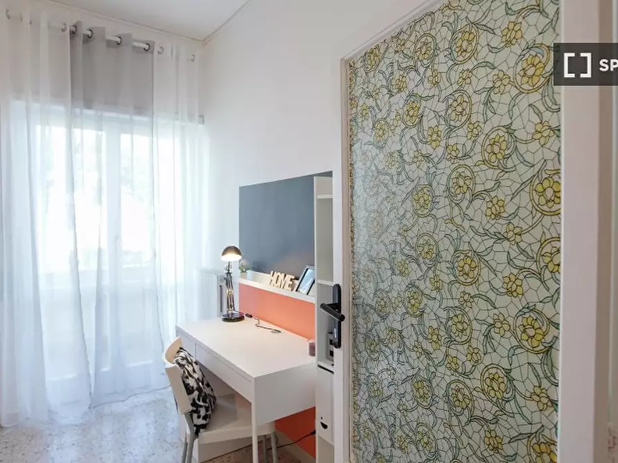 Immagine 4 di Camera condivisa in affitto  in Via Colli Aminei a Napoli