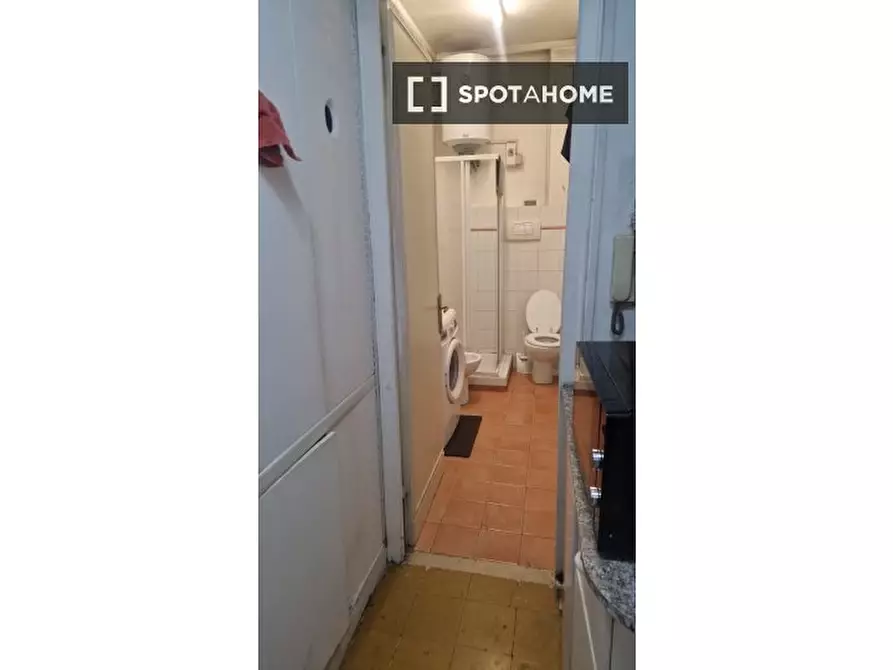 Immagine 4 di Camera condivisa in affitto  in Corso d'Italia a Roma