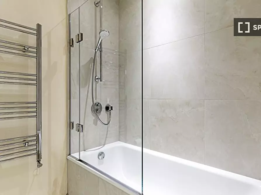 Immagine 17 di Appartamento in affitto  in Inver Court a Paddington