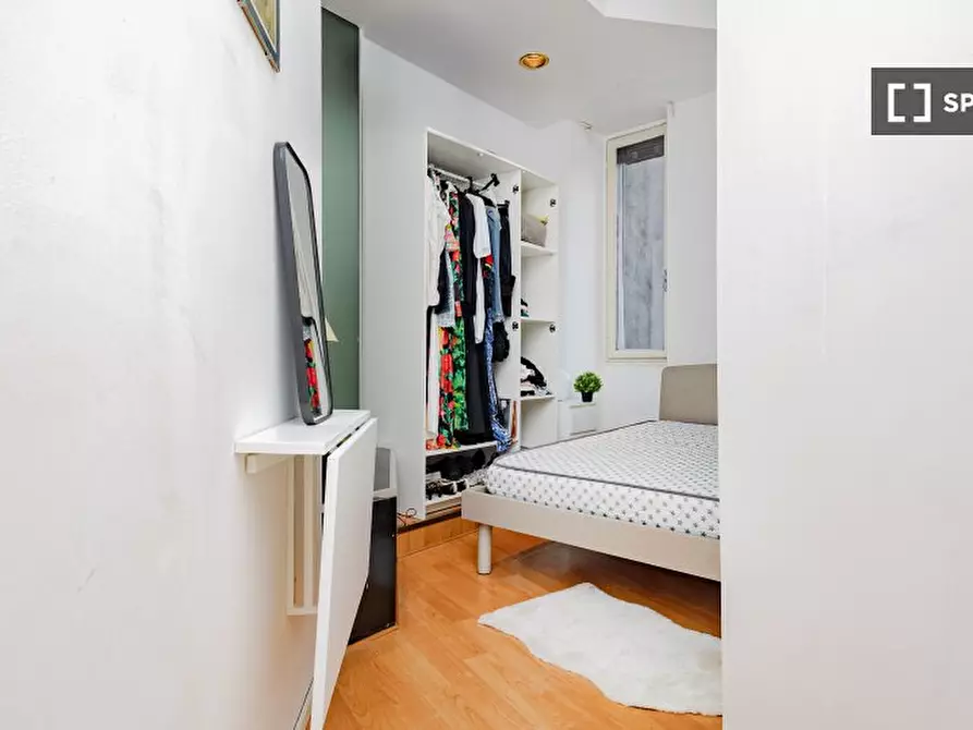 Immagine 1 di Camera condivisa in affitto  in Via Cesare Battisti a Milano