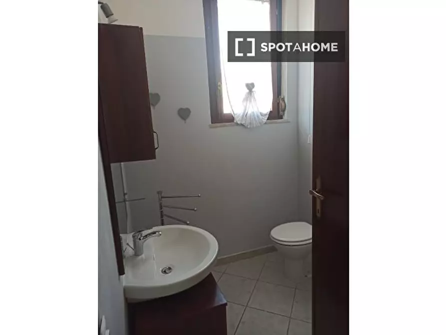 Immagine 8 di Camera condivisa in affitto  in Via Fraconalto a Roma