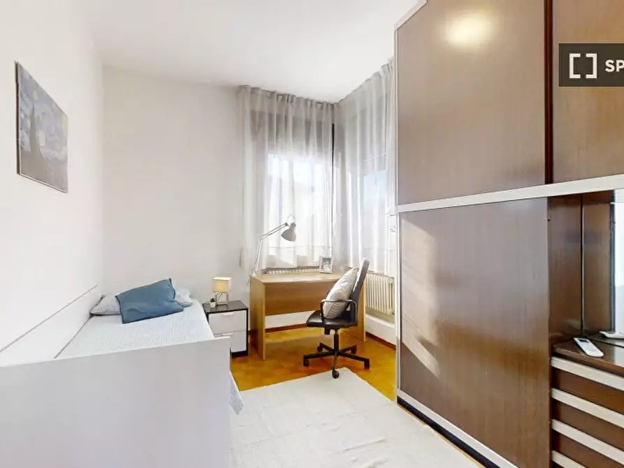 Immagine 2 di Camera condivisa in affitto  in VIA CERNAIA a Padova