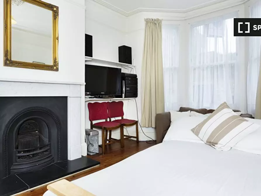 Immagine 8 di Appartamento in affitto  in Bloom Park Rd a Hammersmith